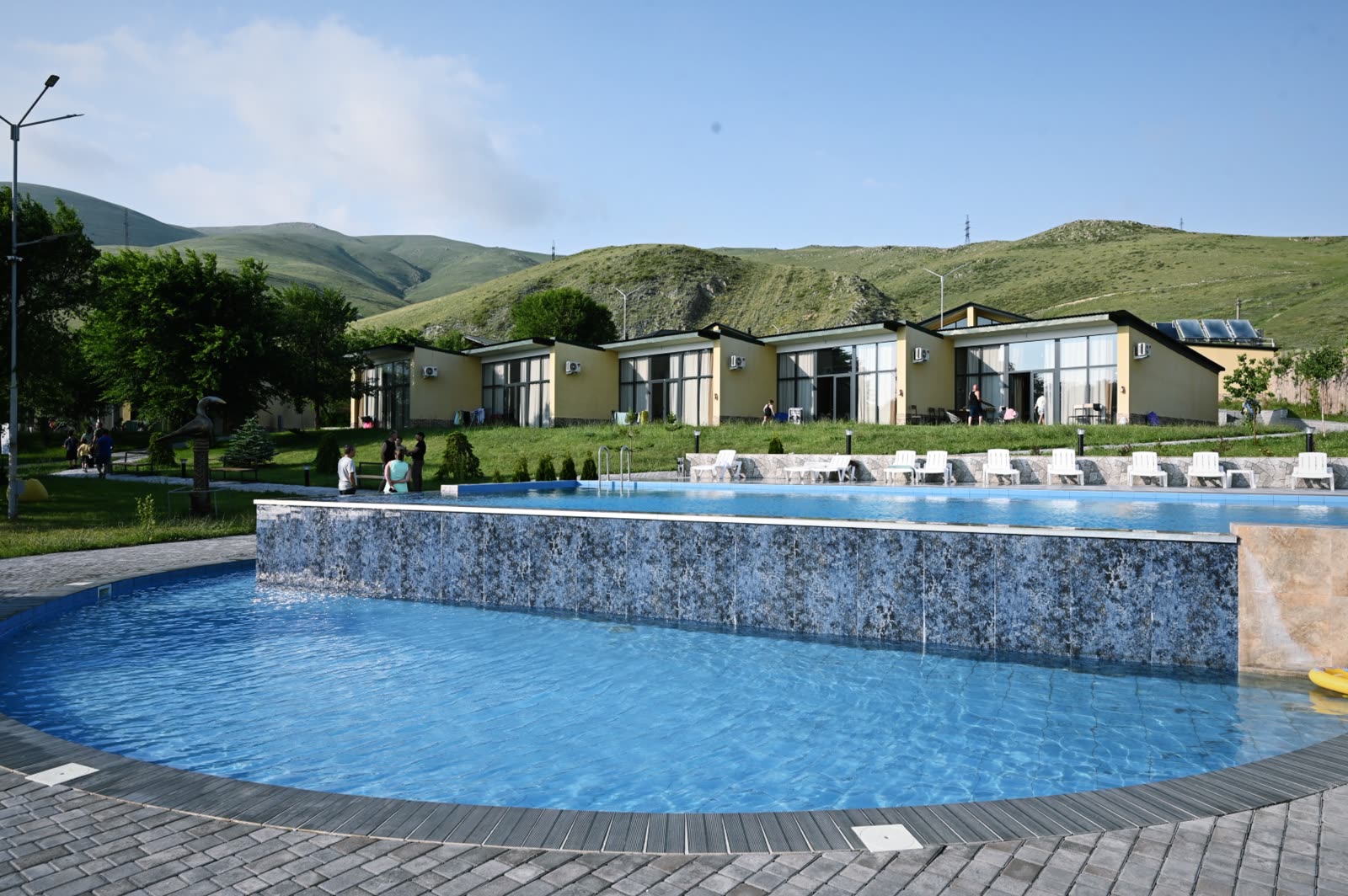 Two-level pool